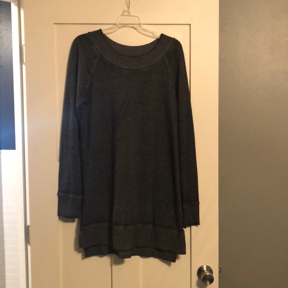 Women’s Maurice’s long length top